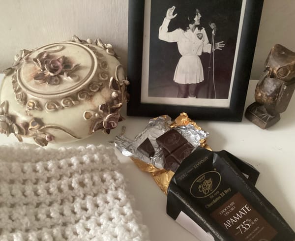 Cómo usar chocolates para sobrevivir a una madre viajera del tiempo